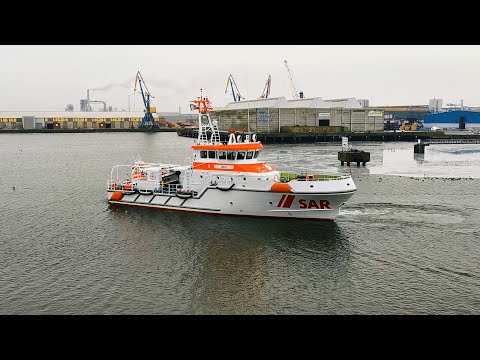 Hafenreport: Seenotrettungskreuzer SK 41 auf Kontrollfahrt im Wismar Hafen