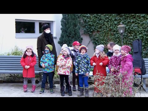 Kinder singen für Senioren