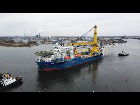 Nord-Stream-Verlegeschiff „Akademik Tscherski“ verlässt den Wismarer Hafen