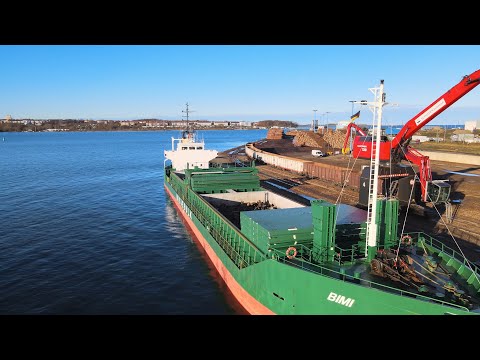 Frachtschiff Bimi im Wismarer Hafen