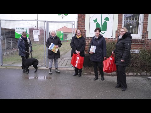 Tierheim Dorf Mecklenburg freut sich über Spenden der Sparkasse Mecklenburg Nordwest