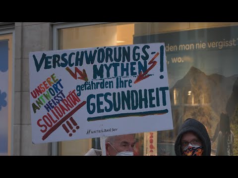 Mit lautstarker Musik gegen die Corona-Demo