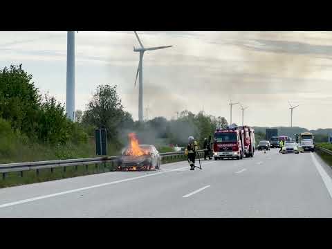 MV Spezial: Autobrand auf der A20 kurz vor der Abfahrt Kröpelin