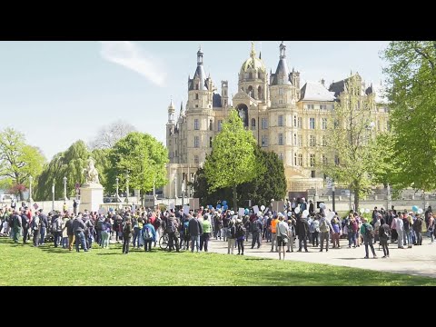 MV Spezial: Jeder Mensch braucht seine vier Wände: Demonstration in Schwerin