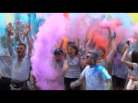 Das bunte Fest der Farben: HOLI 2022 in Wismar