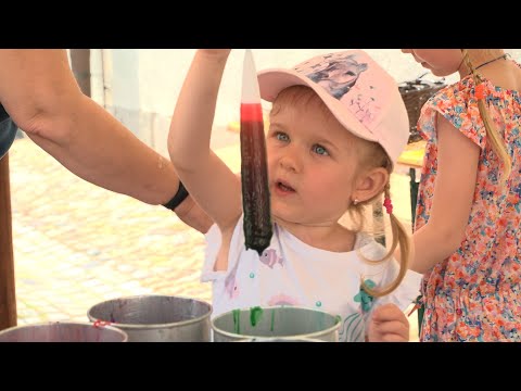 Kinder werden beim Handwerkermarkt kreativ