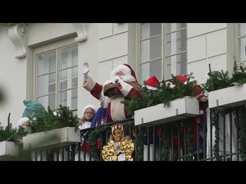 Weihnachtsmann am Hafen: feierliche Eröffnung beim Wismarer Weihnachtsmarkt