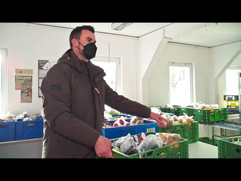 Spenden für die Wismarer Tafel – Landrat Tino Schomann zu Besuch