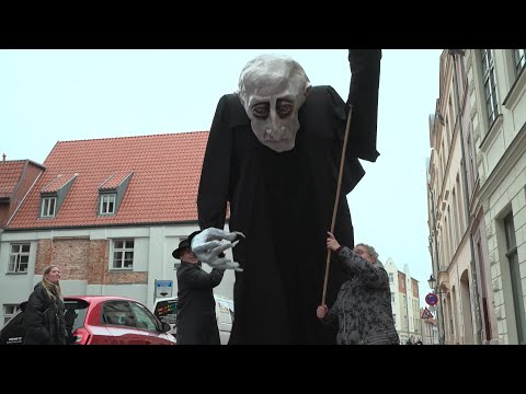 Puppenspieler für XXL-Nosferatu-Figur gesucht