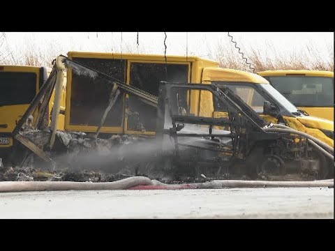 Großbrand auf Post-Betriebsgelände in Wismar: Elektro-Zustellwagen brannten