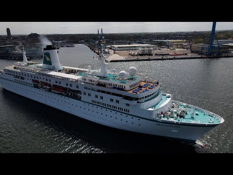 Ehemaliges ZDF-Traumschiff im Wismarer Hafen