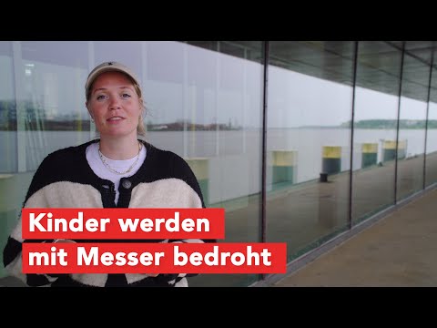 Kinder werden mit Messer bedroht