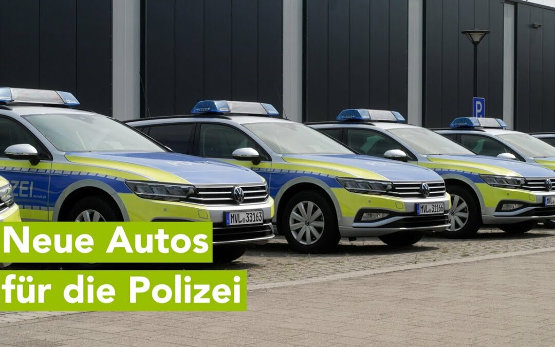 Staatssekretär Schmülling übergibt 25 neue Funkstreifenwagen an die Landespolizei