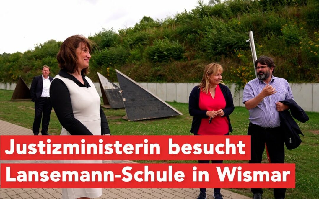 Justizministerin Jaqueline Bernhardt besucht die Robert-Lansemann-Schule in Wismar