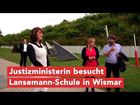 Justizministerin Jaqueline Bernhardt besucht die Robert-Lansemann-Schule in Wismar