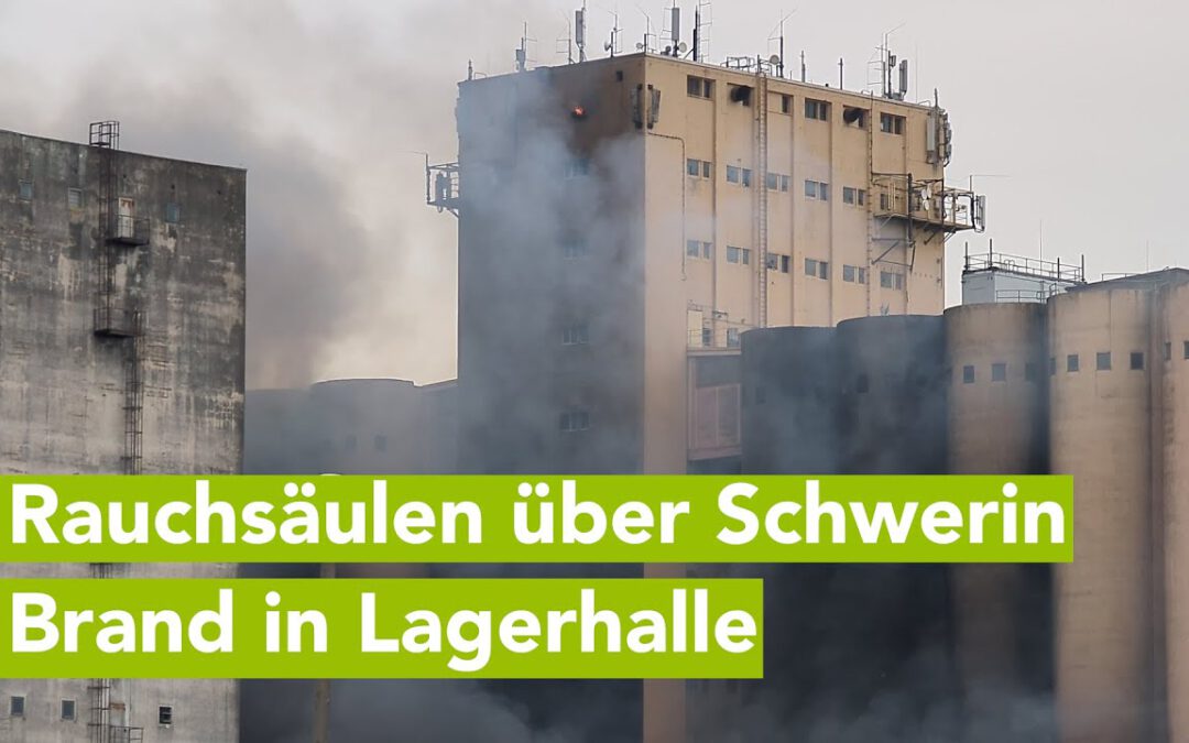 Brand vernichtet Strohlager in Schwerin-Wüstmark – Löscharbeiten bis Montag