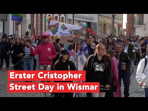 2000 Menschen bei erstem Christopher Street Day in Wismar