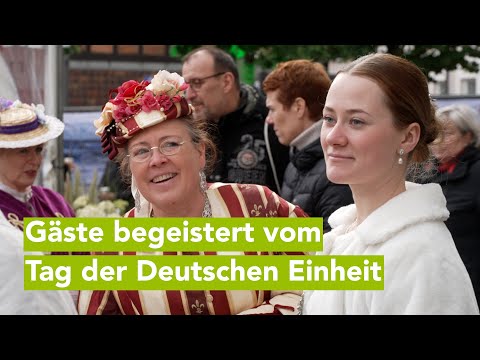 Tag der Deutschen Einheit 3. Oktober: Zufriedene Gäste auf Marktplatz