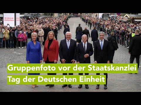 Tag der Deutschen Einheit 3. Oktober: Bundesspitze bei der Staatskanzlei Schwerin