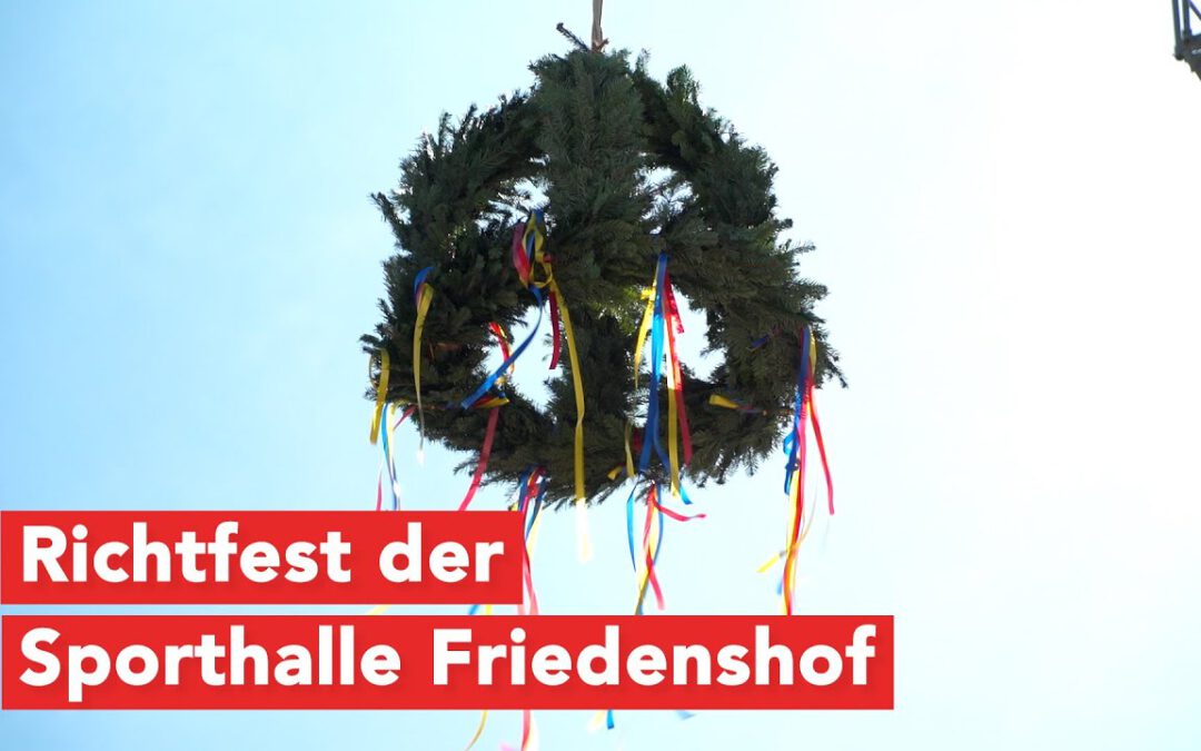 Feierliche Stimmung beim Richtfest der Sporthalle Friedenshof I in Wismar
