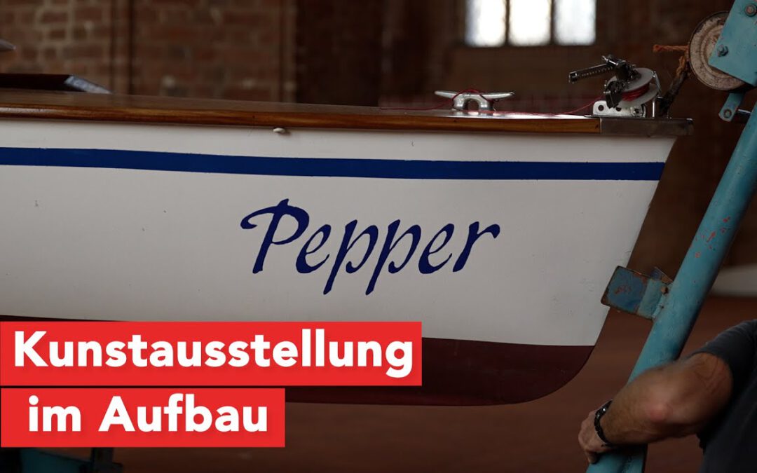 Schaum, Farbe, Wasser – Aufbau der Kunstausstellung FLUENT in Wismarer St. Georgen